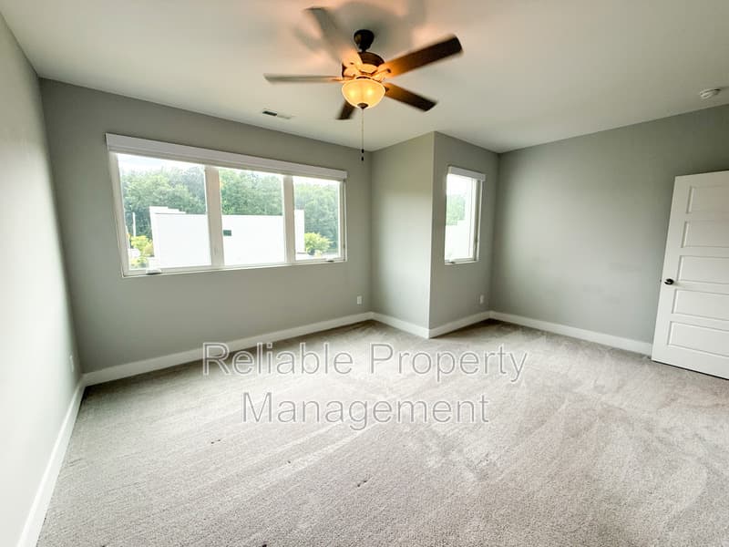 Clayton House: 22 S Laird Dr