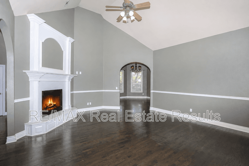 Rogers House: 5300 S 44th Pl