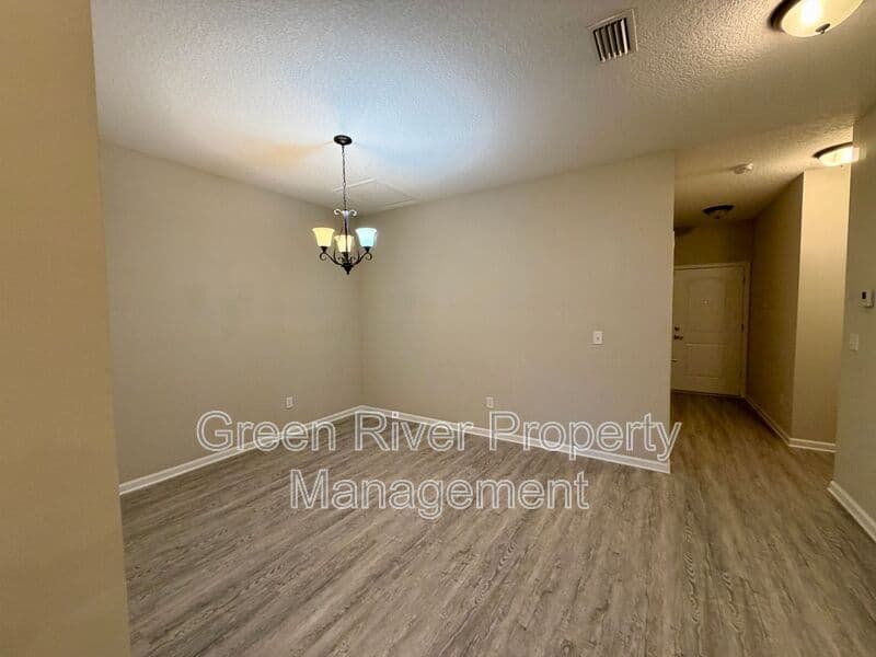 Orange Park House: 450 Clinton Drive