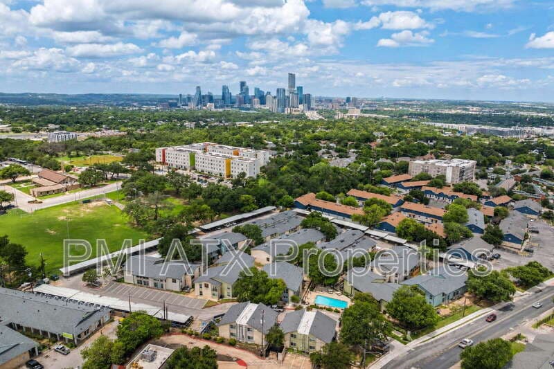 Austin Condo: 2124 Burton Drive