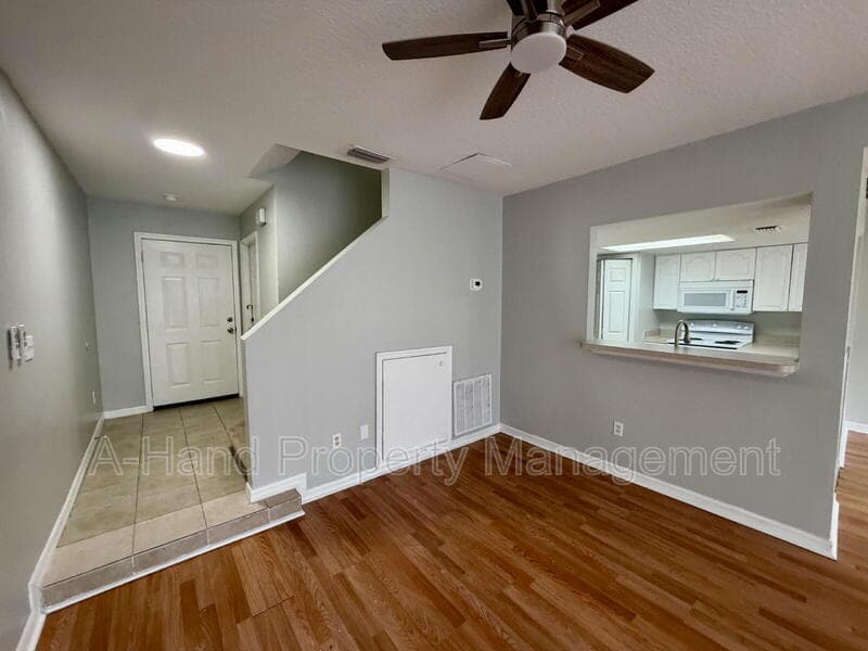 Davenport Condo: 615 Australian Way