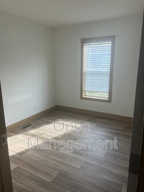 West Fargo House: 825 1st Ave