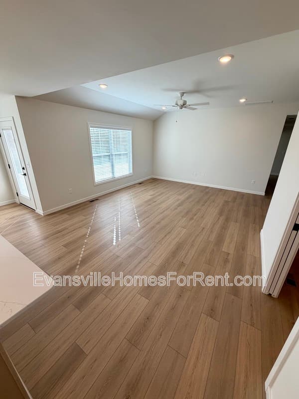 Evansville House: 12811 Halle Drive