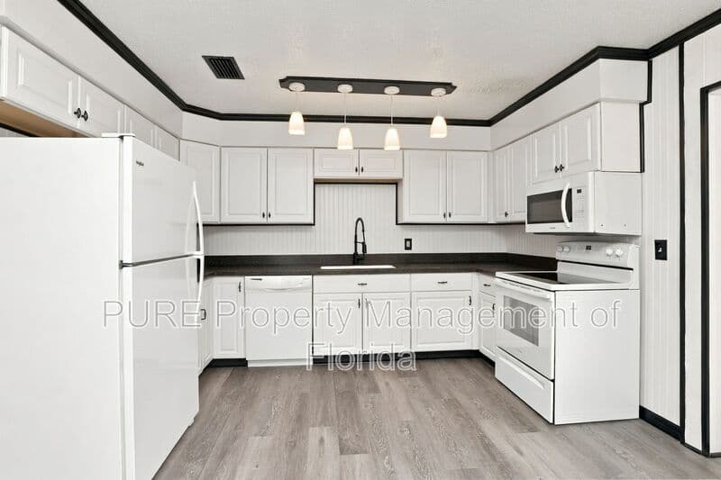 Ocklawaha House: 12300 SE 128th CT