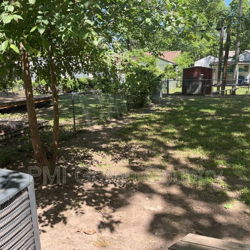 Tulsa House: 5523 S Madison Ave