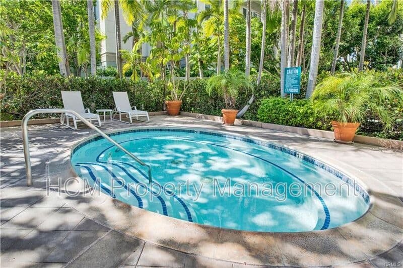 Irvine House: 2233 Martin