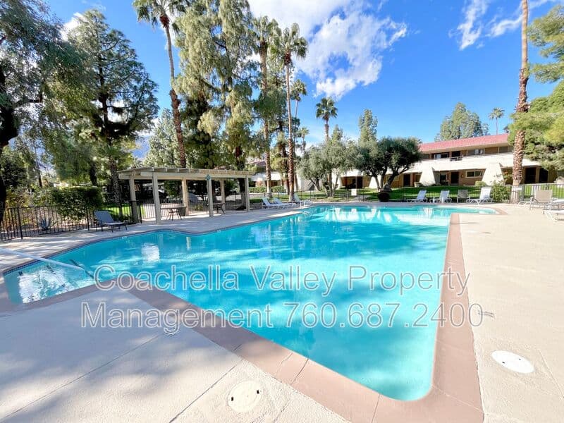 Palm Springs Condo: 2860 N Los Felices Rd