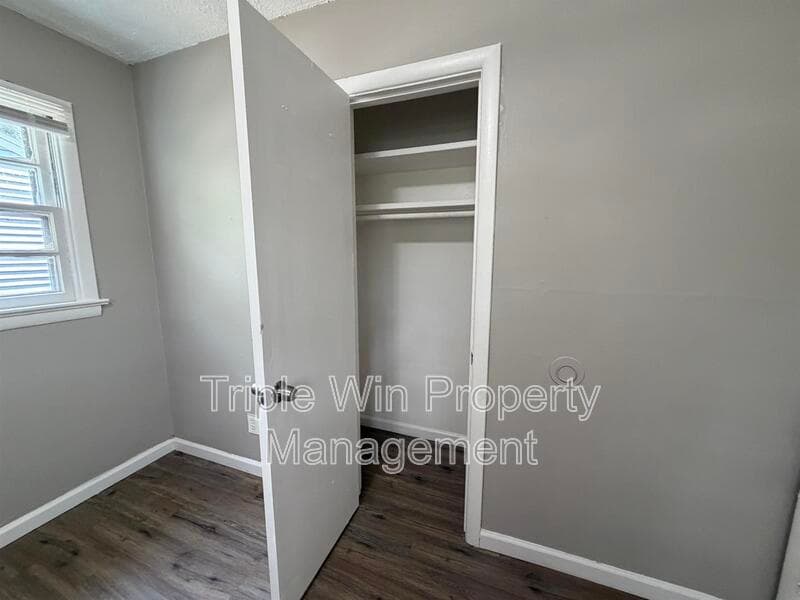 Saint Louis House: 1113 Highmont Dr