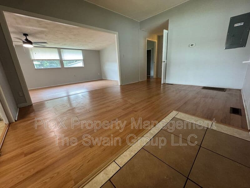 Lakeland House: 534 Oak Ridge E
