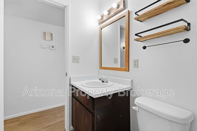 Mesa House: 2106 E Evergreen St