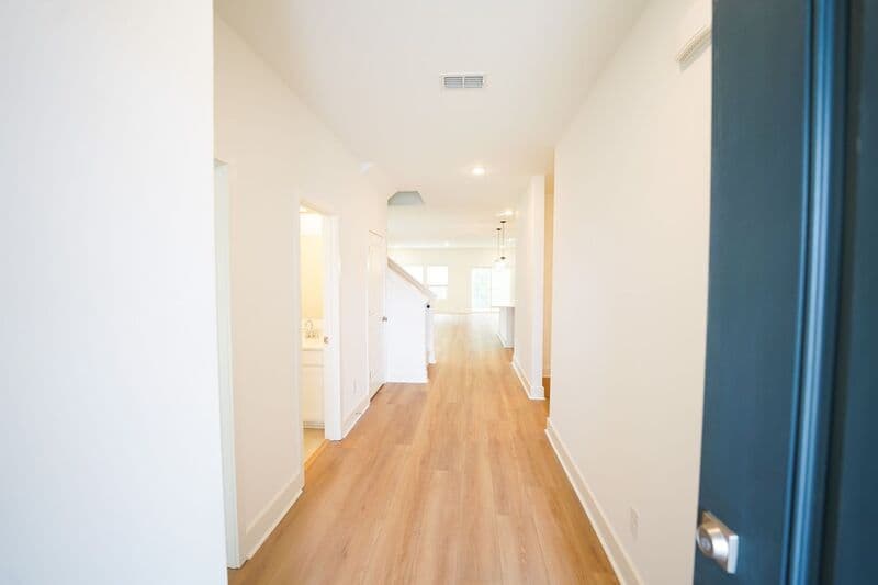 Bloomingdale House: 128 Kingswood Cir