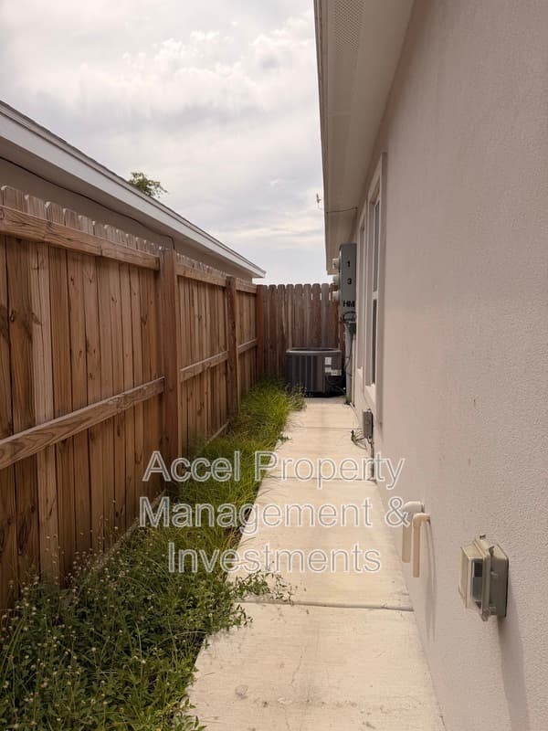 Edinburg Condo: 816 N. Abbey Ave.