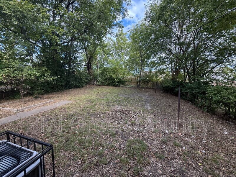 Tulsa House: 621 E Latimer Ct