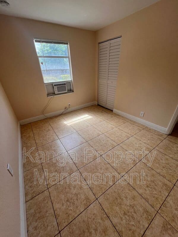 Lake Worth Condo: 4821 Vermont Ave
