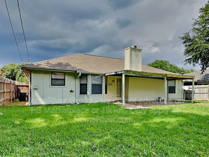 Arlington House: 816 Castleview Dr