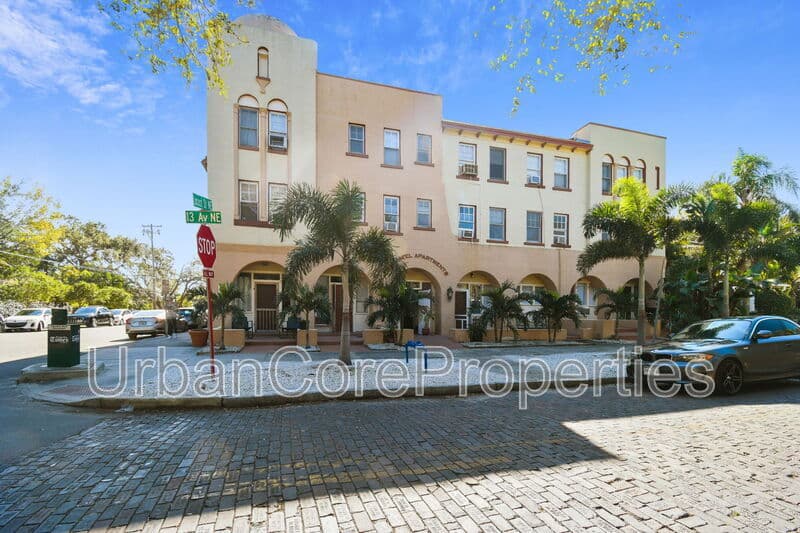 St. Petersburg Condo: 360 13th Ave NE