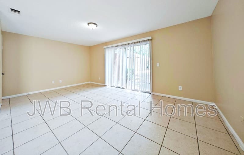 Jacksonville Townhome: 85 5th St W