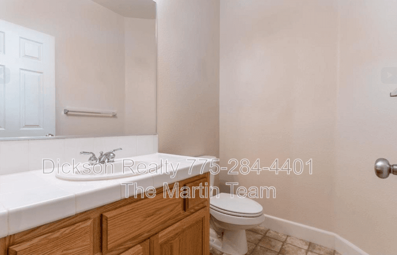 Fernley House: 971 Iris Lane