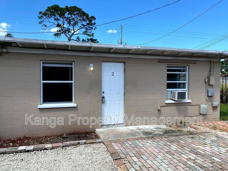 Lake Worth Condo: 4821 Vermont Ave
