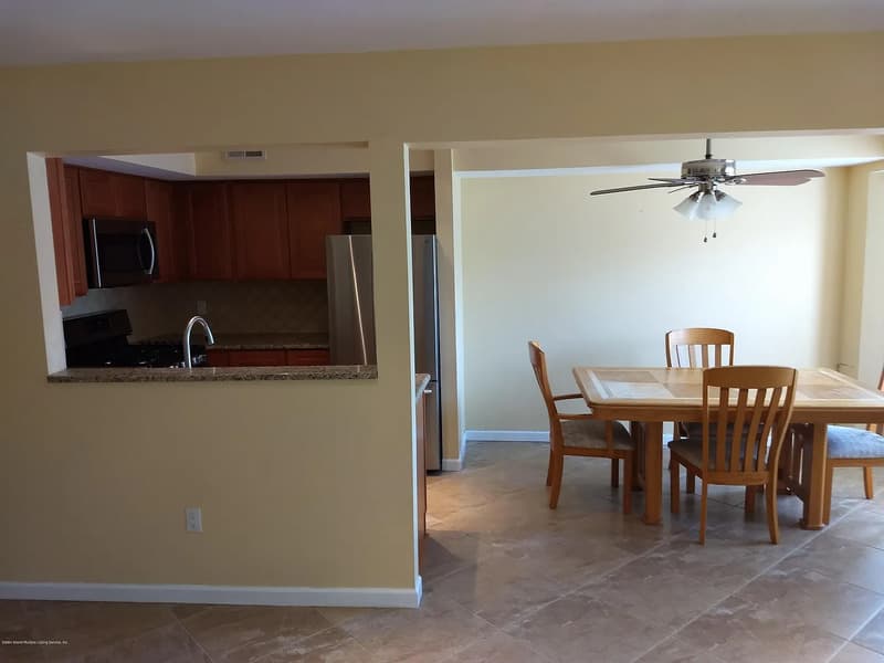 Staten Island Condo: 58 Country Dr N