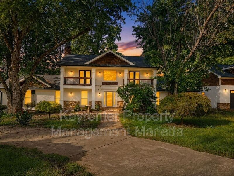 Woodstock House: 2697 South Cherokee Lane