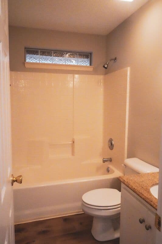 Midway House: 438 Edgewater Dr