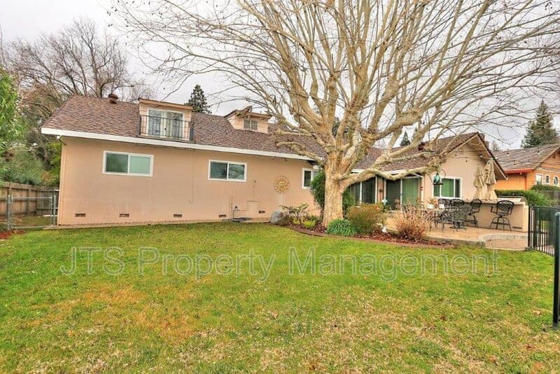 Fair Oaks House: 8520 Emperor Drive