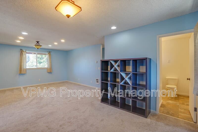 Vancouver House: 411 NE 120th Ave