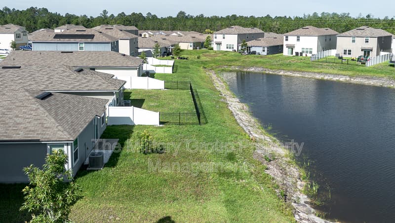 Jacksonville House: 15729 Equine Gait Dr