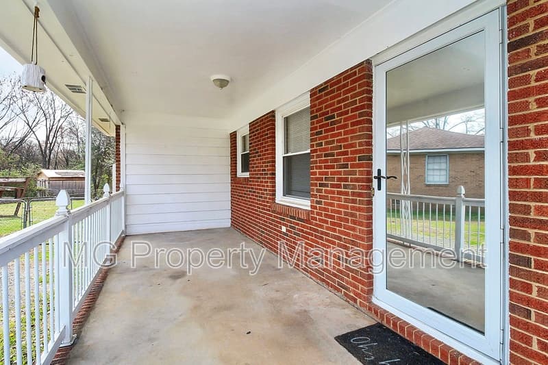 Pineville House: 243 Eden Circle