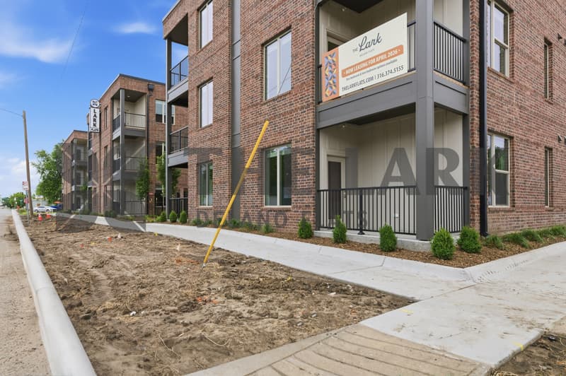 Wichita Condo: 721 West Maple Street Bldg 1000 Apt 312 - 1