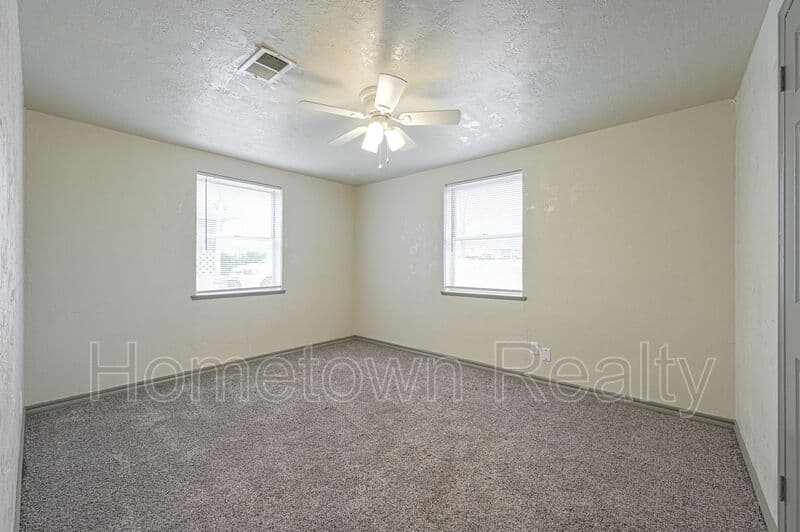 Del City House: 2124 S Sunnylane Road