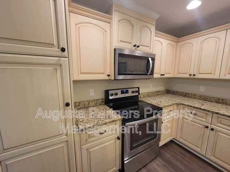 Evans House: 3460 Conifer Trl