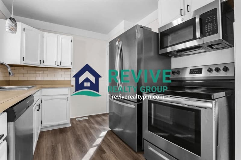 Taylor House: 7533 Oak Street