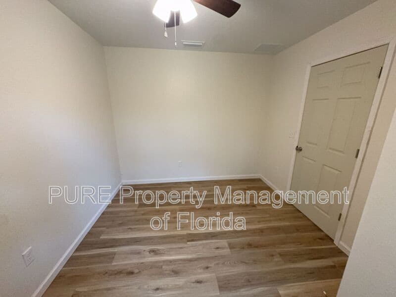 Williston House: 11330 NE 66th Lane