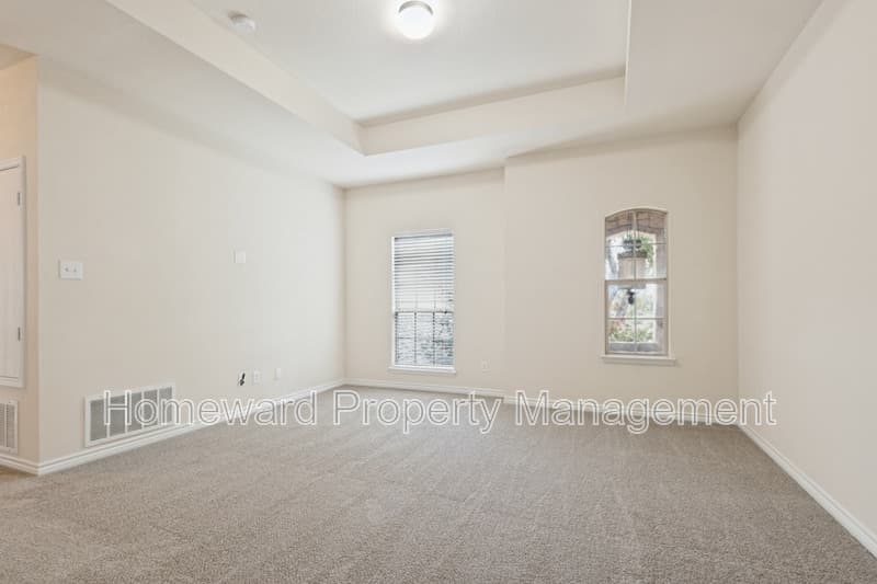 Euless House: 307 Moonlight Drive