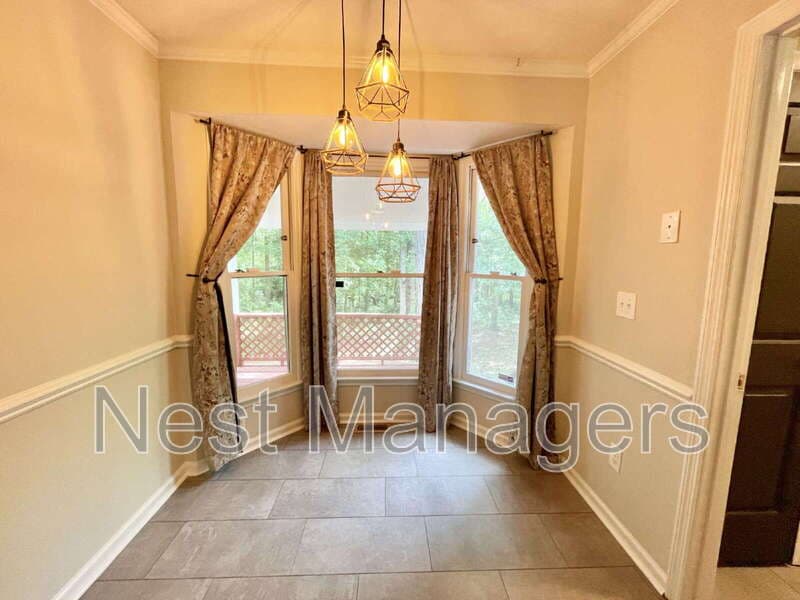 Fayetteville House: 6736 St Julian Way