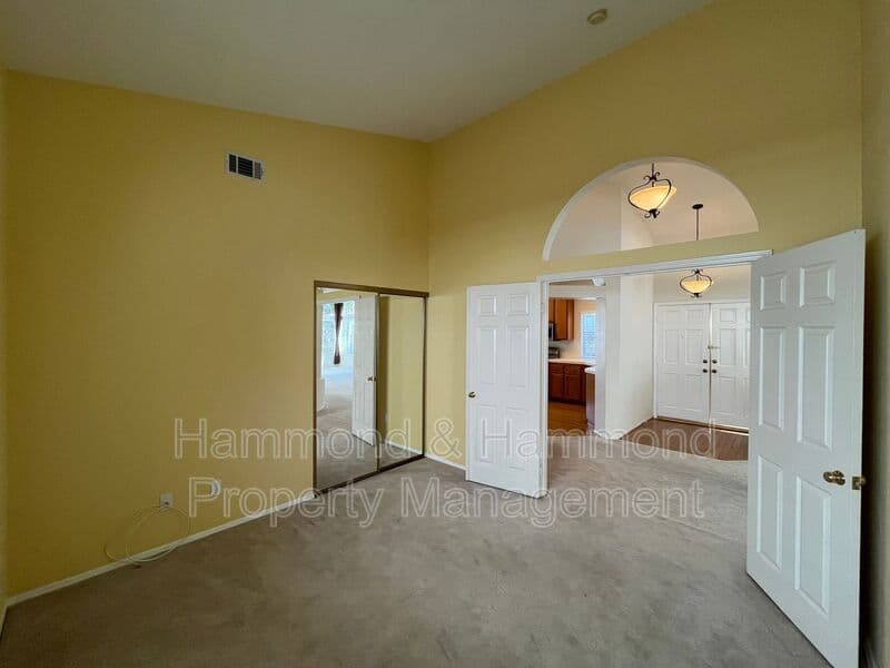 Simi Valley House: 634 Twin Peaks Ave.