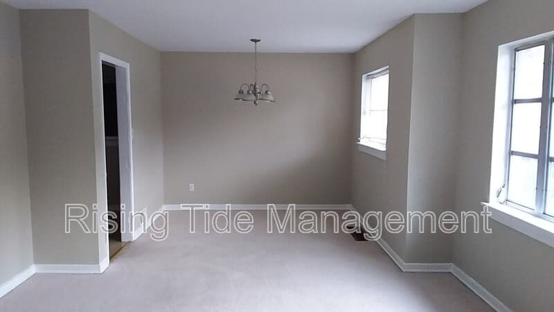 Birmingham House: 1136 Dogwood Ln