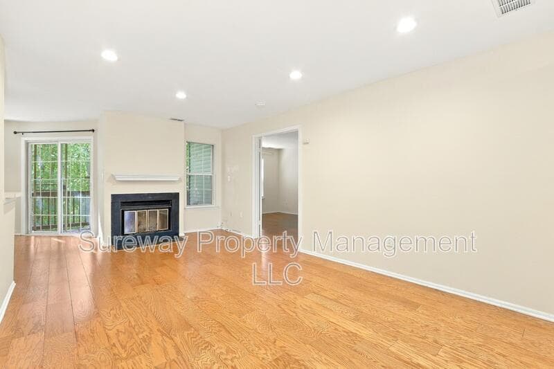 Monmouth Junction Condo: 4242 Bayberry Court