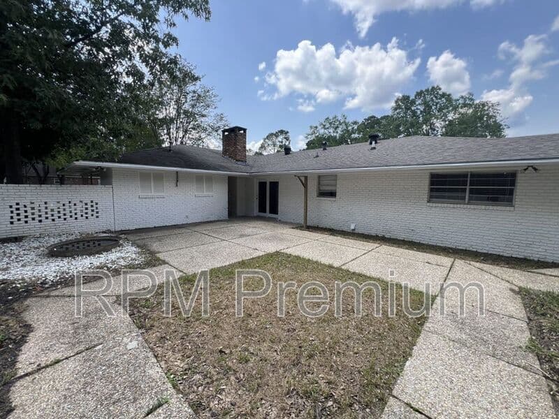 Baton Rouge House: 10444 Browning Dr.