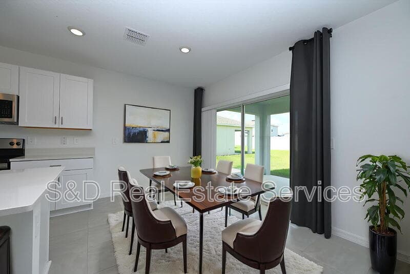 Haines City House: 152 Brinsmead Rd