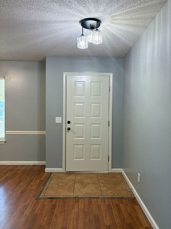 Rincon House: 105 E 9th St