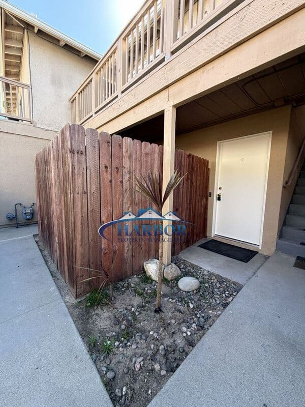 Redondo Beach Condo: 2300 Vanderbilt Lane