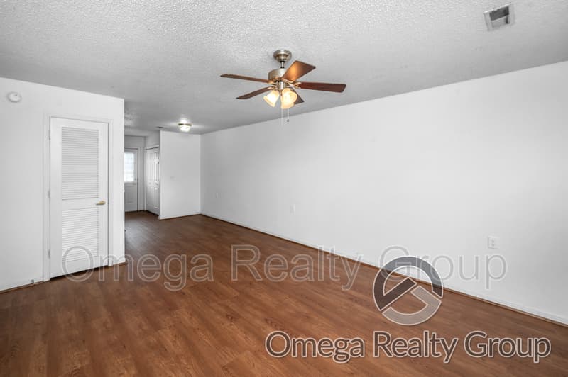 Columbiana Condo: 100 Egg And Butter Rd