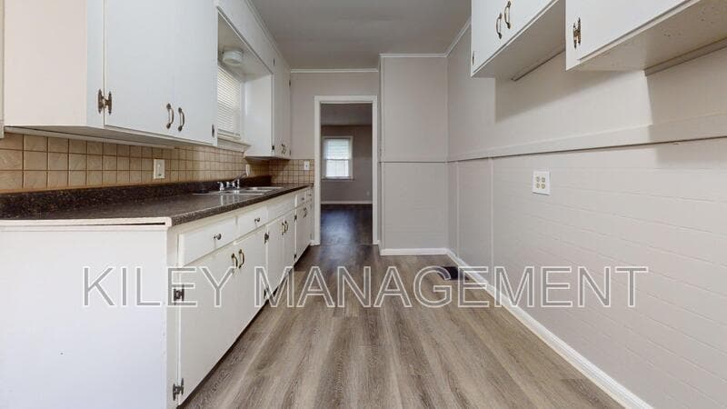 Flint House: 722 Hubbard Avenue