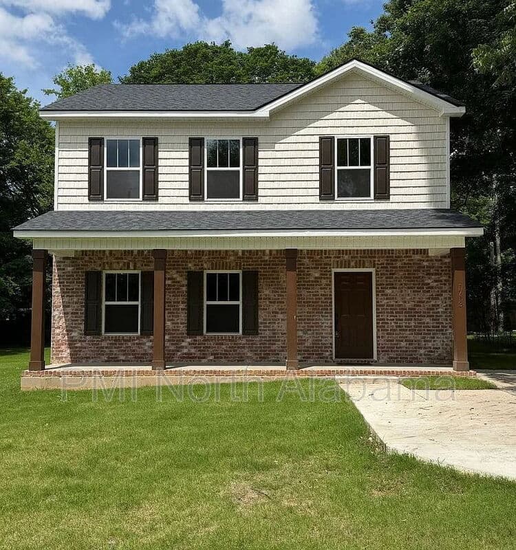 Huntsville House: 1713 Golf Club Lane Northwest