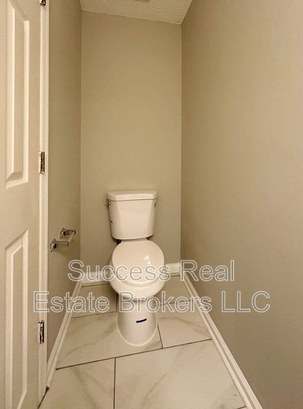 Kennesaw House: 1016 Kennesborough Rd NW
