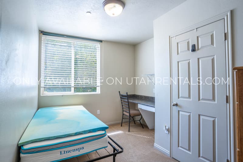 Provo House: 884 E 700 N