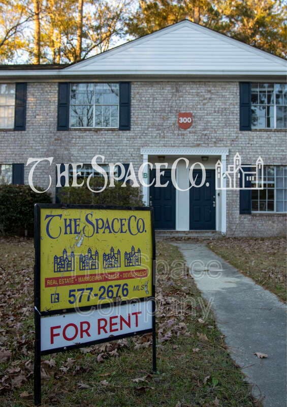Summerville Townhome: 300 Crestview Drive